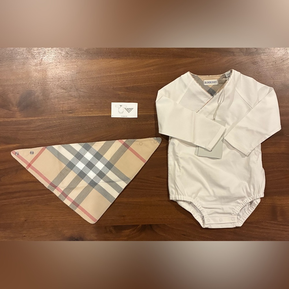 NWT- Burberry Bodysuit & Check Bandana Bib Set - Picture 3 of 15